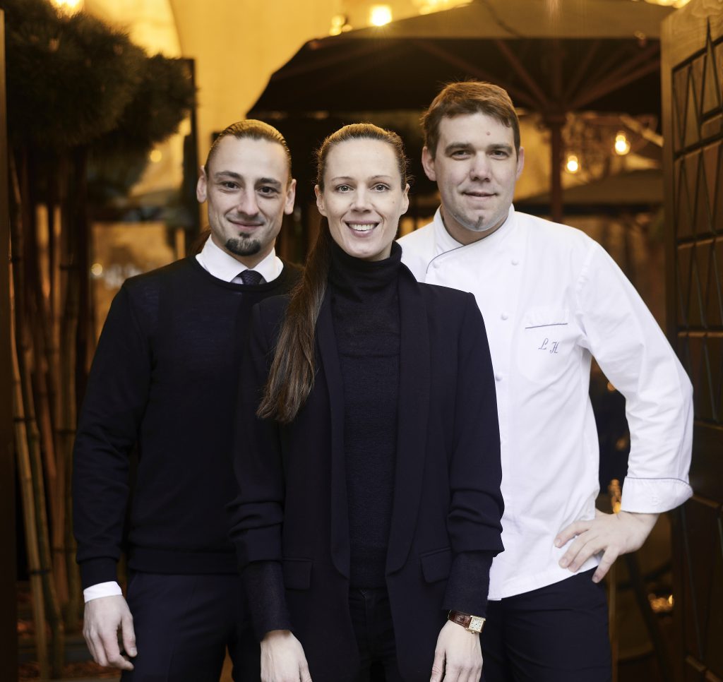 Philipp Senoner - maître d'hôtel; Cellina von Mannstein - quinta generazione della famiglia proprietaria, - Responsabile Comunicazione di Birra FORST; Luis Haller - chef stellato