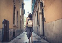 ARRIVARE IN UNA CITTÀ E NON FARE SUBITO UNA LISTA: IL PRIMO GIORNO COME SPAZIO DI ORIENTAMENTO