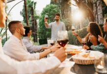 LE CENE DI MAGGIO INIZIANO TROPPO TARDI E FINISCONO ALL’APERTO