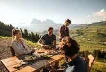 DICIOTTO CHILOMETRI DI GUSTO, MUSICA E NATURA: TORNA LA GRAN FESTA DEL PROSCIUTTO SAINT MARCEL