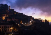“FORTUNA FATALI E IL TEOREMA DEL CALESSE”: UN DELITTO MAI DAVVERO RISOLTO TRA MISTERI E IRONIA